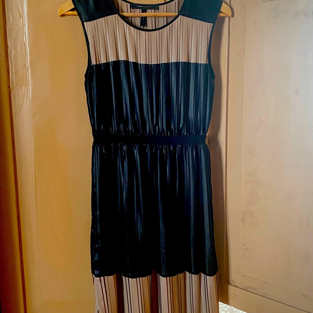 BCBG Max Adria pretty, lightweight day-to-evening dress that doesn’t wrinkle.